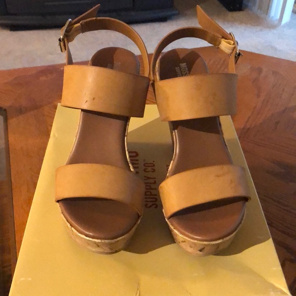 Tan wedges - Picture 4 of 5